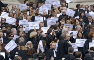 Les avocats durcissent leur grève contre la réforme de l'aide juridictionnelle