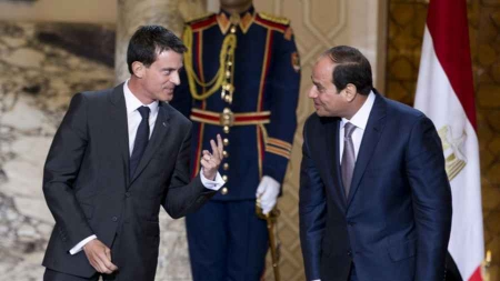 Egypte: Valls finalise la vente de deux navires Mistral au Caire