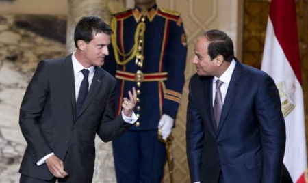 Egypte: Valls finalise la vente de deux navires Mistral au Caire
