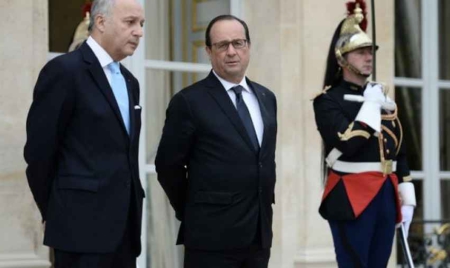 Arrivée chahutée de François Hollande à La Courneuve