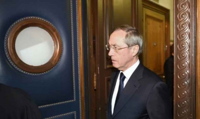 Primes en liquide: 30 mois avec sursis et 75.000 euros d’amende requis contre Claude Guéant