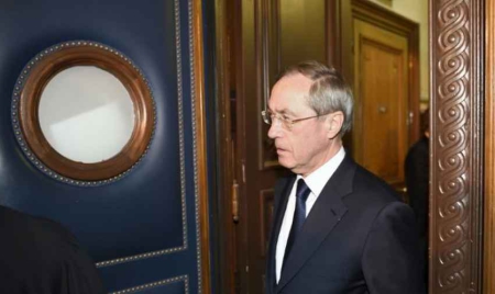 Primes en liquide: 30 mois avec sursis et 75.000 euros d’amende requis contre Claude Guéant