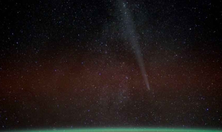 Découverte inédite de deux molécules organiques complexes sur une comète