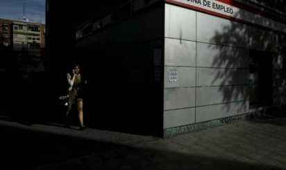 Le chômage en Espagne poursuit son repli à deux mois des législatives