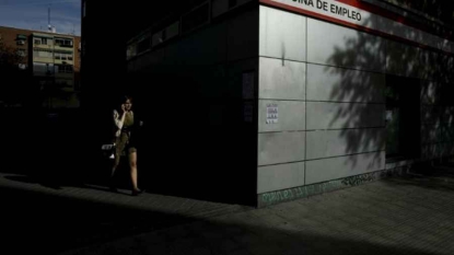 Le chômage en Espagne poursuit son repli à deux mois des législatives