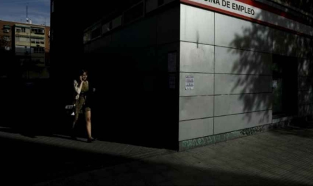 Le chômage en Espagne poursuit son repli à deux mois des législatives
