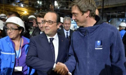 Hollande aux chantiers navals de Saint-Nazaire plaide pour le dialogue social