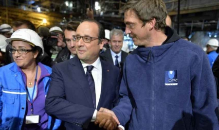 Hollande aux chantiers navals de Saint-Nazaire plaide pour le dialogue social