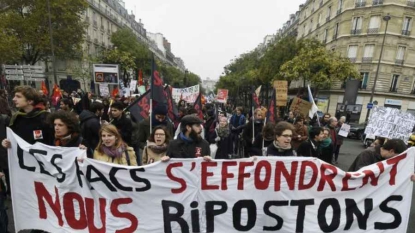 Un millier d’étudiants manifestent et réclament plus d’argent pour les facs