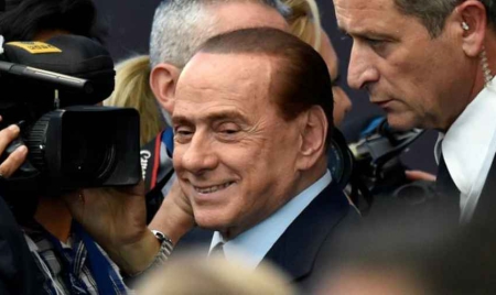 Italie: Berlusconi attaque l’UE pour s’aligner sur la droite populiste