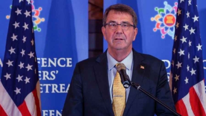 Le chef du Pentagone visite un porte-avions américain en mer de Chine méridionale