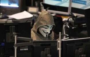 Trois Anonymous devant le tribunal à Nancy pour attaques contre des sites web