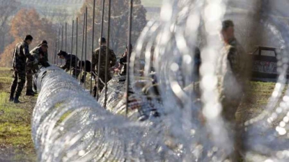 Migrants : la Slovénie érige des barbelés à sa frontière avec la Croatie