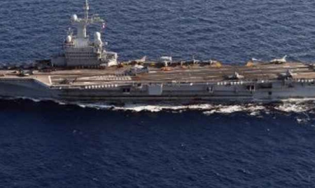 Le chef du Pentagone sur le Charles de Gaulle, une première