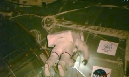 Deux coups et ça repart! Réparation réussie dans l’espace