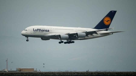Le passager d’un vol Lufthansa maîtrisé après avoir voulu faire quelque chose à une porte de l’avion