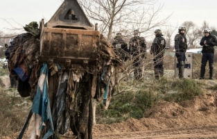 Evacuation de petits commerces de la Jungle: ultimatum aux migrants 
