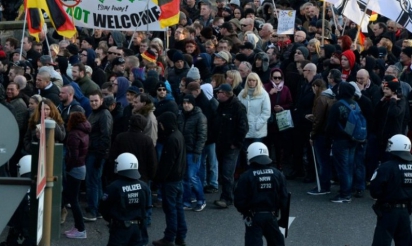 Heurts entre manifestants d’extrême droite et policiers à Cologne