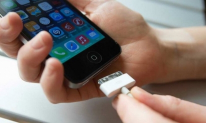 iPhone d’Apple : bientôt un chargeur sans contact et sans fil