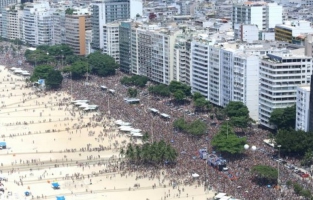 Entre samba et crème anti-moustique, les défilés du carnaval de Rio commencent