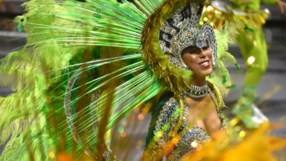Entre samba et crème anti-moustique, les défilés du carnaval de Rio commencent
