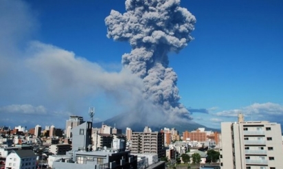 Eruption du volcan Sakurajima dans le sud du Japon