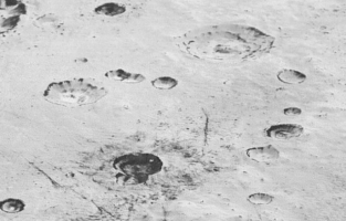 Charon, la plus grande lune de Pluton, aurait eu un océan sous sa surface