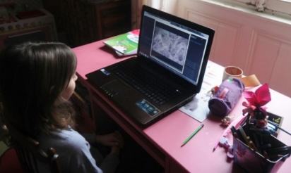 Pourquoi les théories du complot attirent tant les jeunes ?