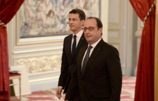 Les cotes de popularité de François Hollande et Manuel Valls s'effondrent en février