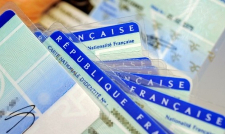 Déchéance de nationalité: les règles en vigueur, les nouvelles règles en débat