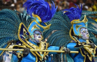 Entre samba et crème anti-moustique, les défilés du carnaval de Rio commencent