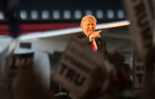 Primaires démocrates: Hillary Clinton bat largement Bernie Sanders en Caroline du Sud