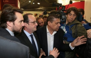 Insultes pour Hollande et heurts au Salon de l'Agriculture