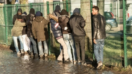 Agression de migrants dans le Nord: sept hommes interpellés en flagrant délit, une première