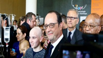 Médicaments: Hollande veut agir au plan international pour réguler leur prix