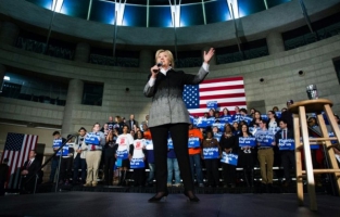 Primaires : Sanders surprend en battant Clinton dans le Michigan