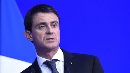 Manuel Valls blague face à des ouvriers sur la précarité de son poste