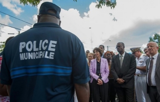Violences en Guadeloupe: des élus demandent des forces de l'ordre supplémentaires