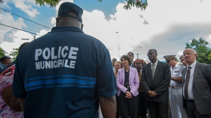 Violences en Guadeloupe: des élus demandent des forces de l’ordre supplémentaires