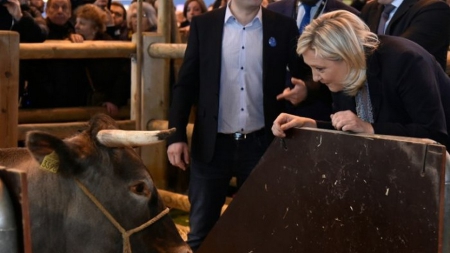 Marine Le Pen passe la journée au salon de l’Agriculture