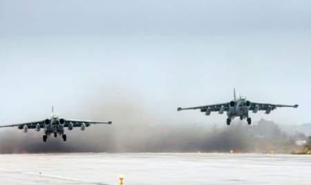 Syrie: la Russie peut redéployer ses avions en quelques heures prévient Poutine