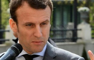 La gauche aujourd'hui ne me satisfait pas, explique Emmanuel Macron 