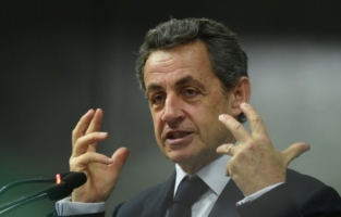Sous-marins: Sarkozy (LR) se réjouit du succès de DCNS 