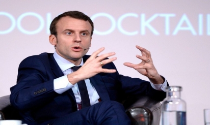 Macron, très populaire et médiatique, appelé à jouer collectif