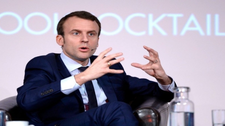 Macron, très populaire et médiatique, appelé à jouer collectif