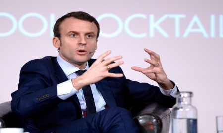 Macron, très populaire et médiatique, appelé à jouer collectif
