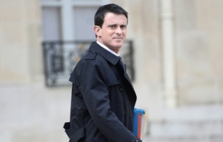 Valls à Mantes-la-Jolie pour présenter les priorités du plan pauvreté