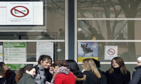 Tabac et lycée: les proviseurs jugent surréalistes les propos de la ministre