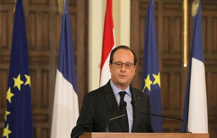 Hollande achève sa visite au Liban dans un camp de réfugiés syriens