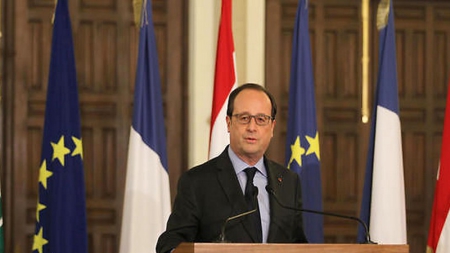 Hollande achève sa visite au Liban dans un camp de réfugiés syriens